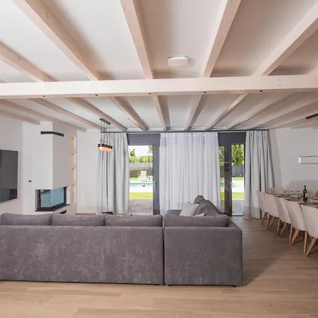 Βίλα Olia Βασιλική